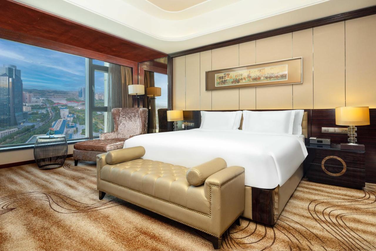 Crowne Plaza Hotel Lanzhou By Ihg Exterior photo