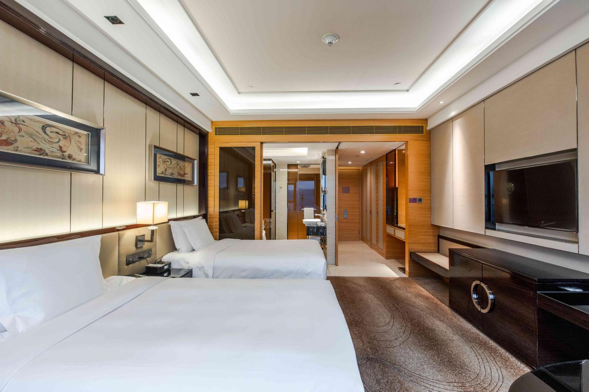 Crowne Plaza Hotel Lanzhou By Ihg Exterior photo