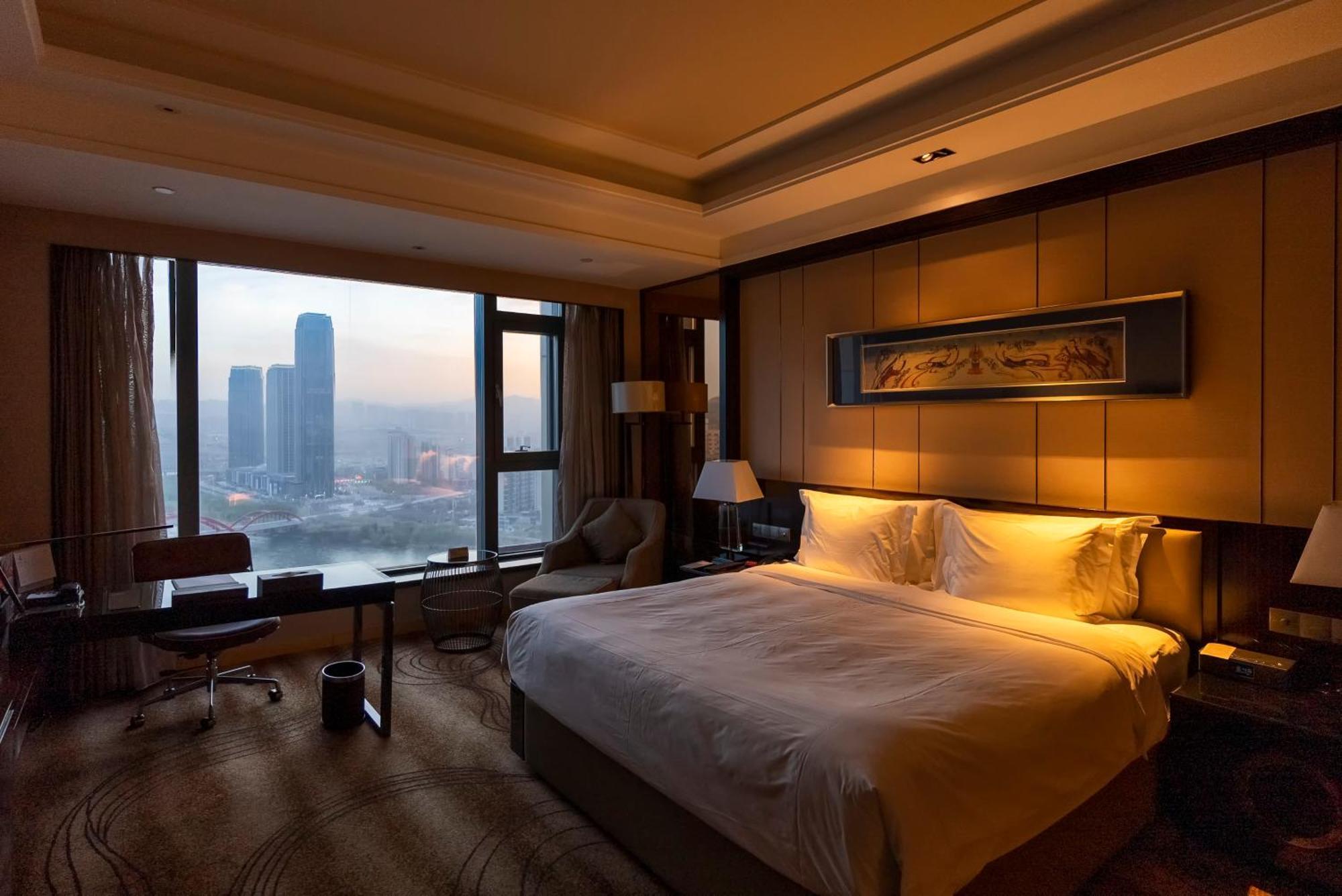 Crowne Plaza Hotel Lanzhou By Ihg Exterior photo